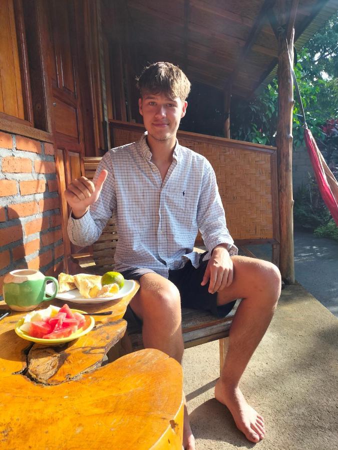 Friendly Homestay Lemukih Singaraja Екстериор снимка